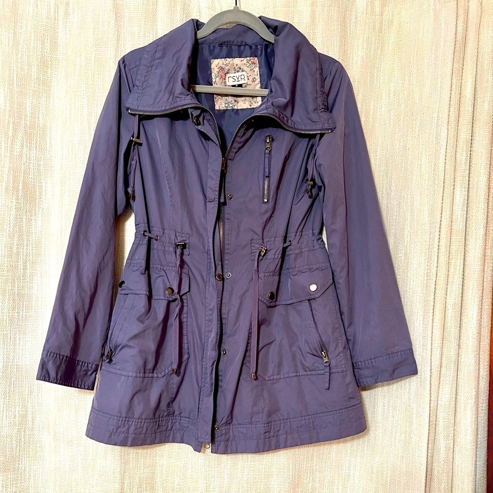 Women’s fashion lightweight cinch waist jacket with cargo pockets. RSVP- medium